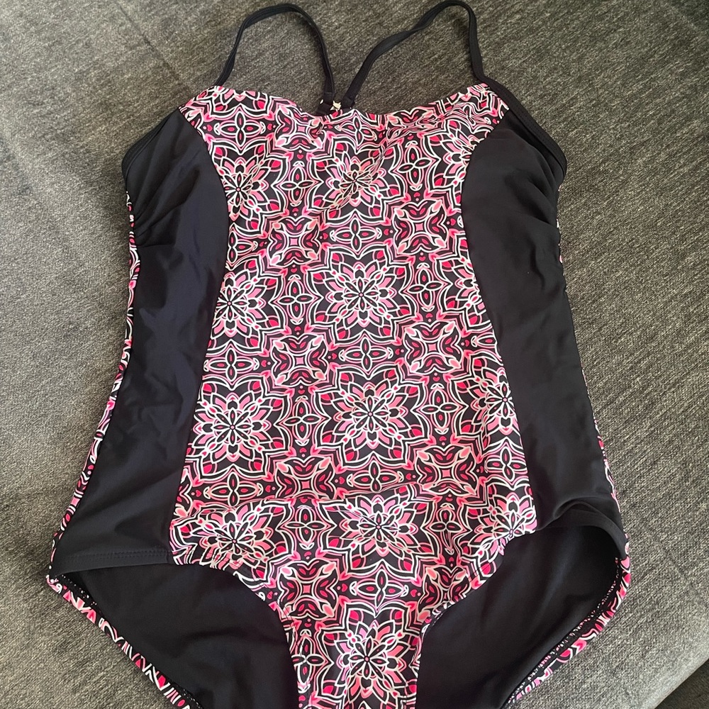 One piece swimwear